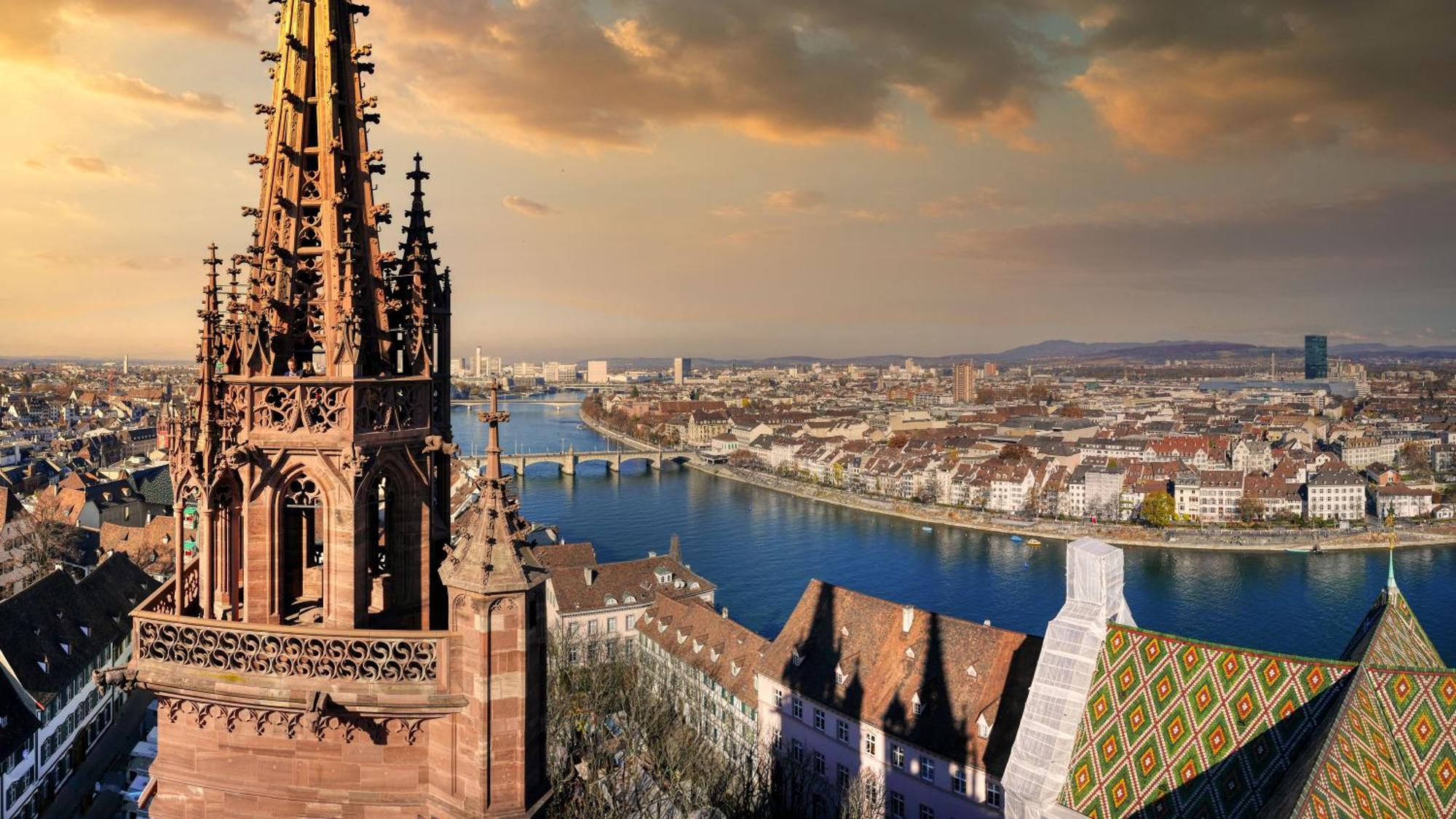 City Center Rooftop Balcony-Studio At Town Hall Basel Bagian luar foto