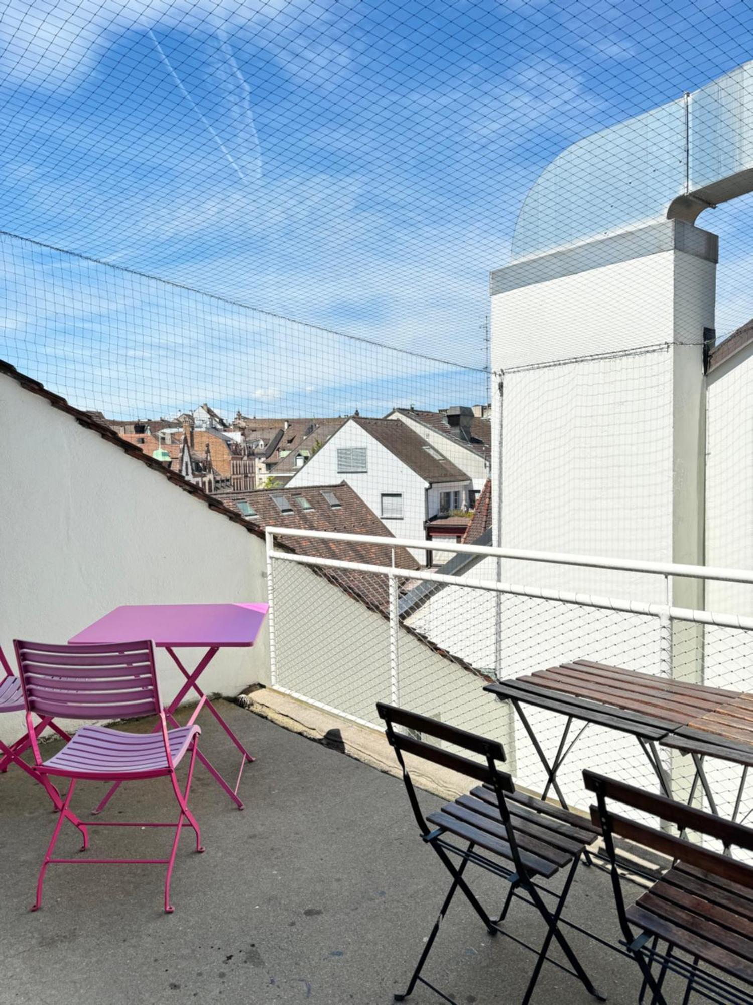City Center Rooftop Balcony-Studio At Town Hall Basel Bagian luar foto